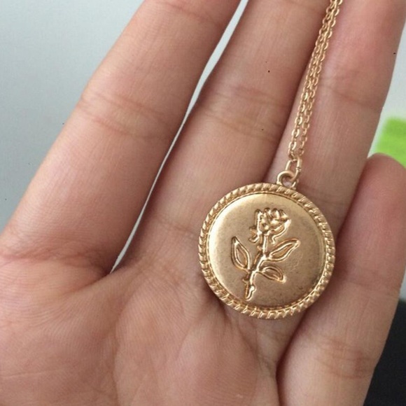 18k Gold Dainty Flower Rose Necklace - Picture 6 of 6